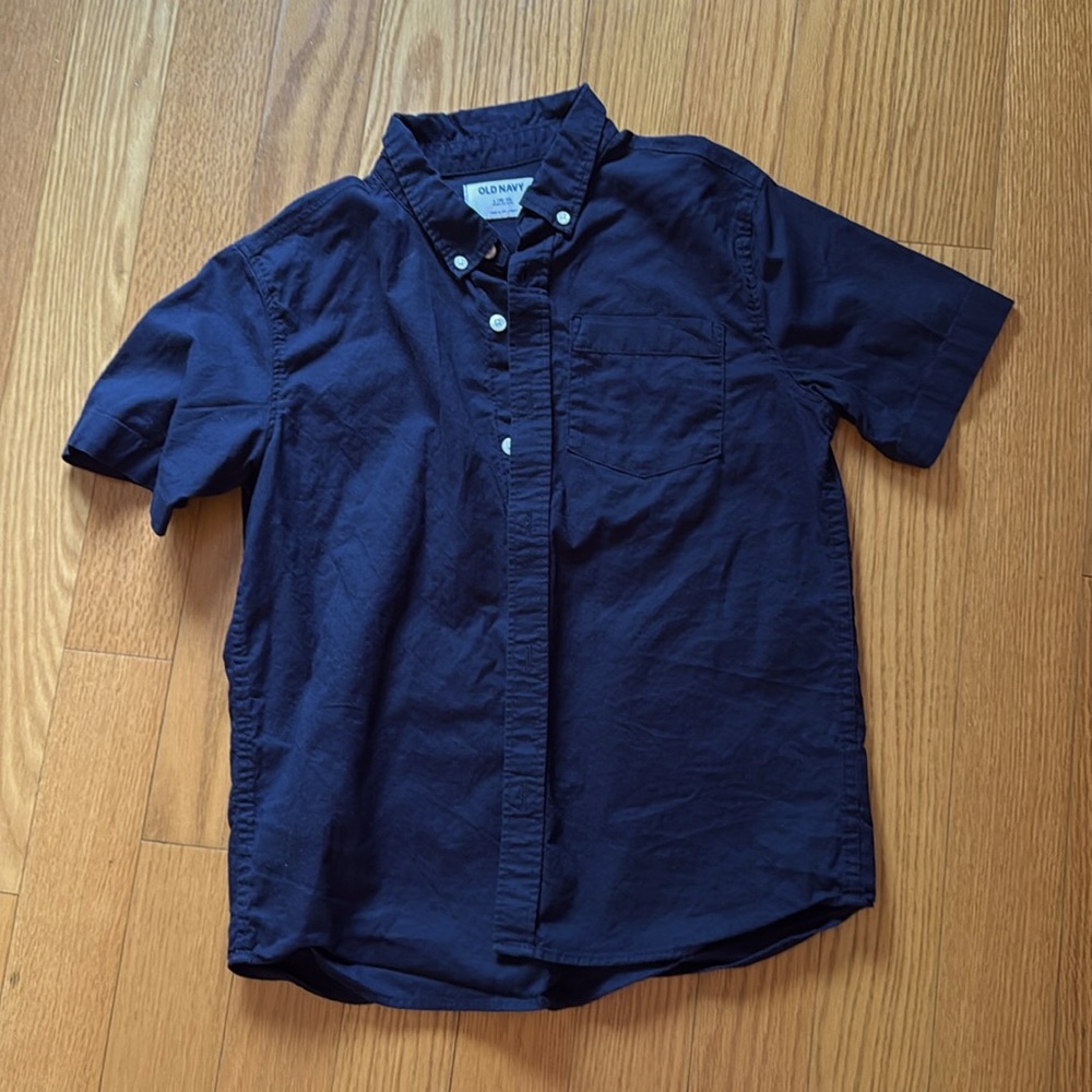 Old Navy
Navy Blue 
Short sleeve button up